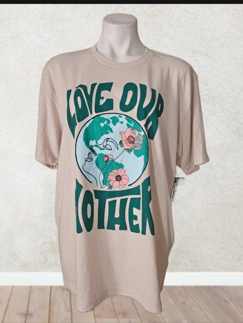 NWT/Zanden Unisex Love Our Mother Beige Graphic Tee - XL